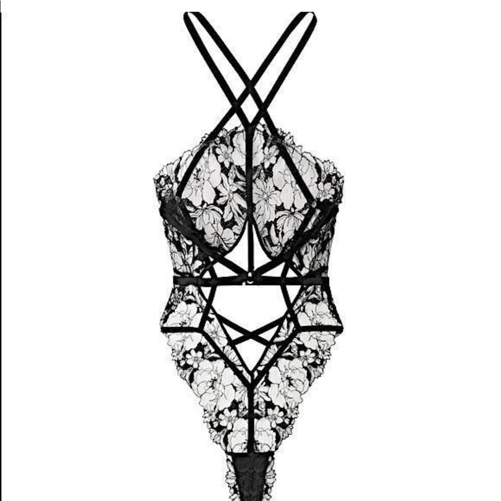 *NEW WITH TAGS* Victoria Secret Unlined Floral Lace Teddy, Size Small, in Black!